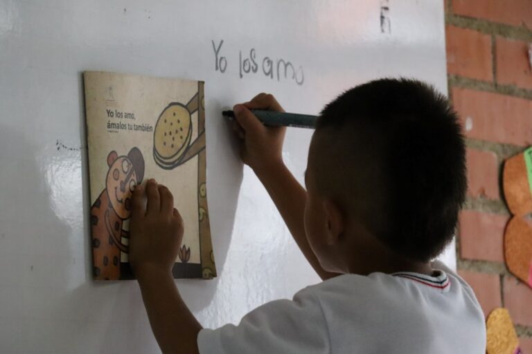 Entrega libros Cauca. FILBO
