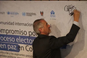 Firma Compromiso Defensoria Jefe